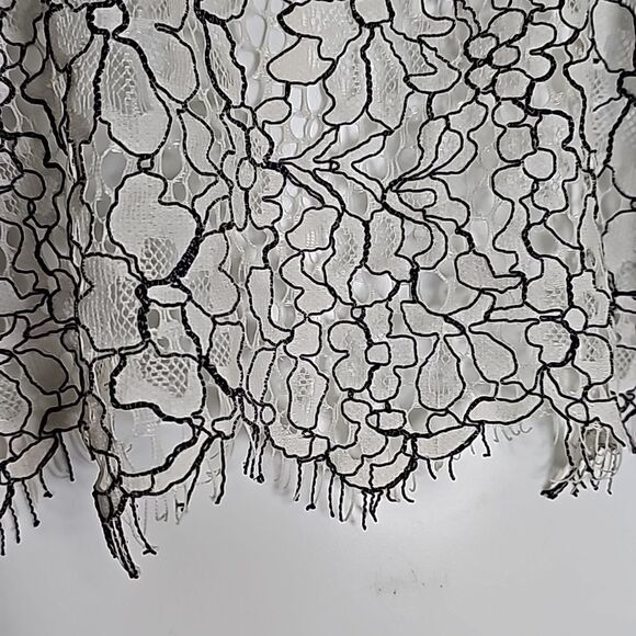 Torrid Black and White Lace Top Size 2 (2X) - Picture 4 of 8